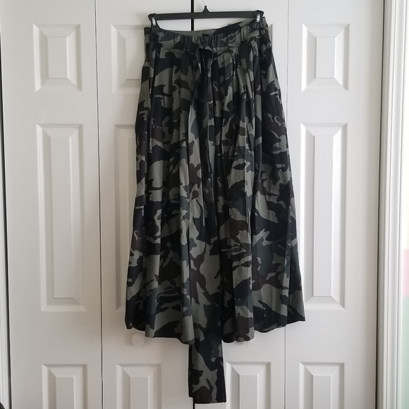Camaoflouge Long Skirt - Picture 2 of 2